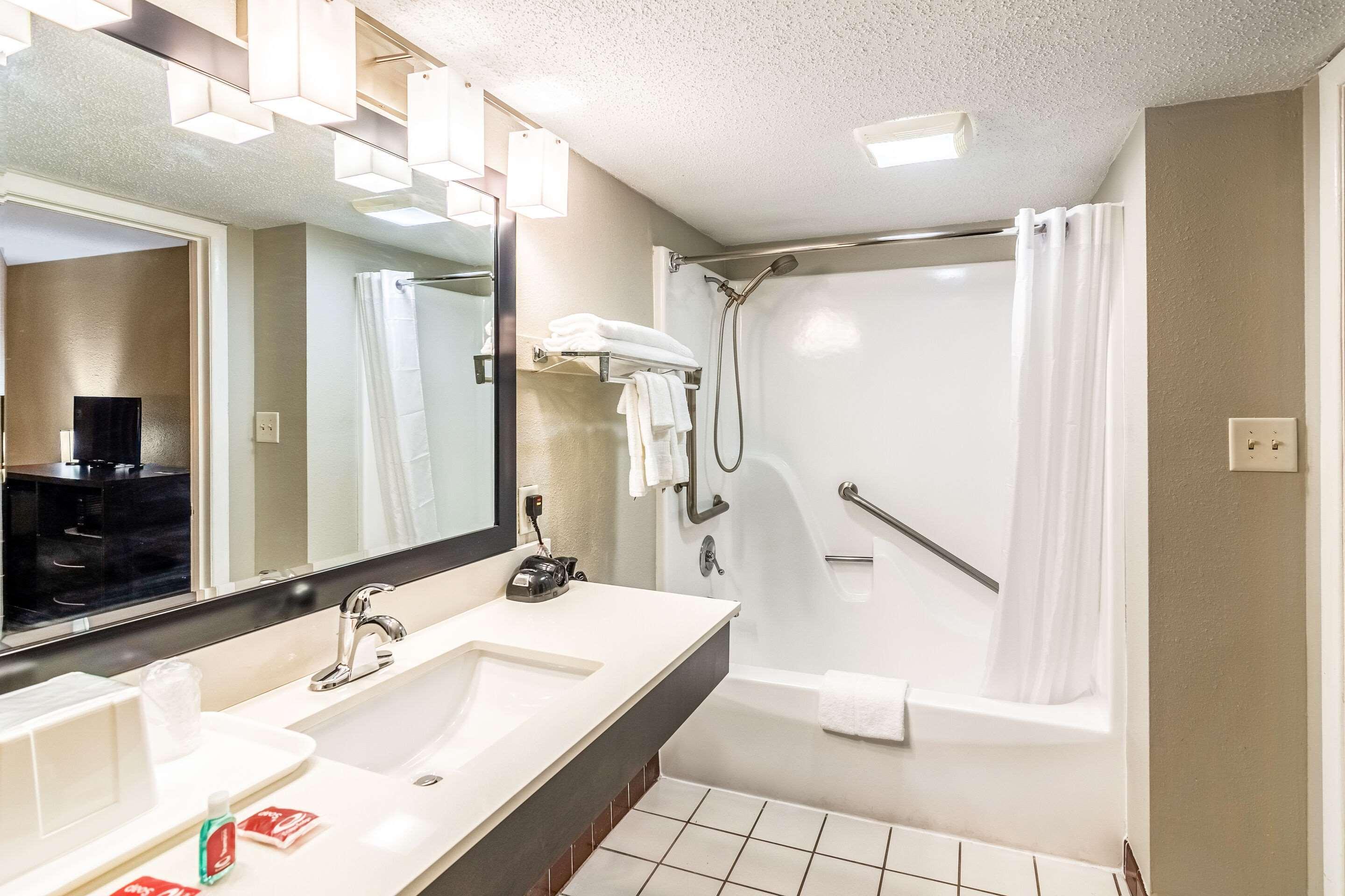 エコノ ロッジ クレストビュー エクステリア 写真
